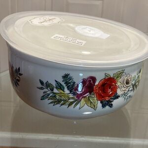 - - - Brand new Grace Pantry Bowl With Lid .5”